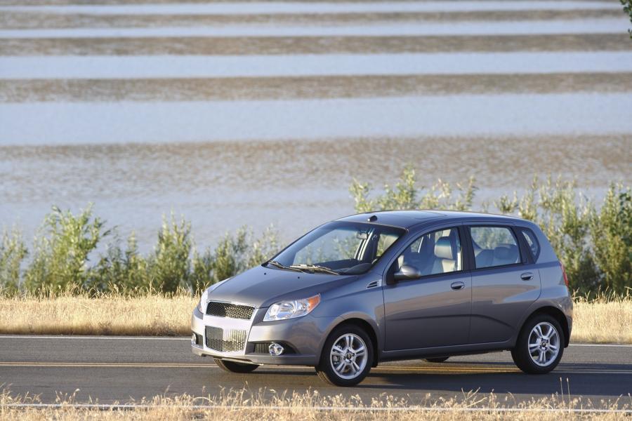  Chevrolet Aveo5 LT 2009 года  (фото 16 из 27)